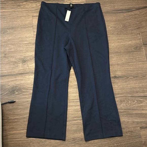 NWT! Banana Republic Navy Blue Crop Flare Everywhere Ponte Pant - Multiple 💛 - Picture 8 of 10